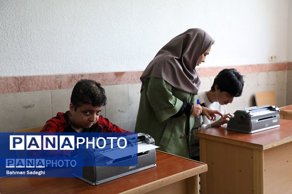 بازدید خبرنگاران از مجتمع نابینایان شهید محبی منطقه 5 شهر تهران