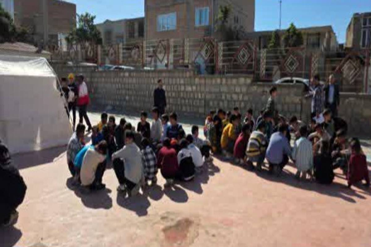 برگزاری مانور زلزله و ایمنی در دبیرستان شهید کریمی گالیکش