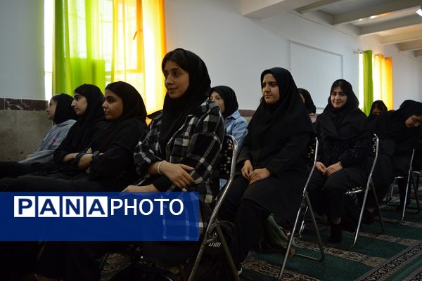 مدرسه حکمت میزبان هفته کتابخوانی