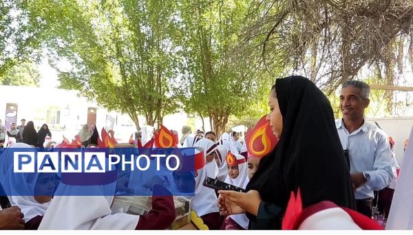 جشن عاطفه‌ها در دبستان مولوی فین؛ همدلی برای تداوم آموزش