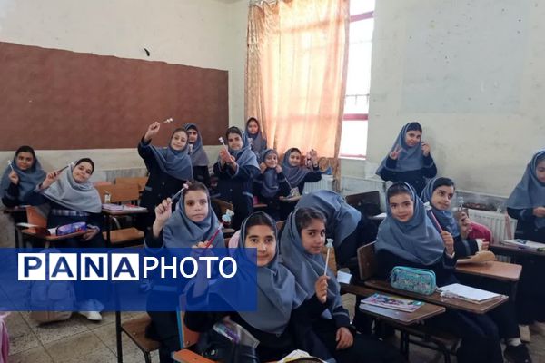 شادترین روز سال تحصیلی در مدرسه کوثر ناحیه ۴ شیراز 