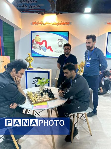بازدید رئیس شورای شهر و معاون فرهنگی و اجتماعی شهرداری مشهد مقدس از غرفه منطقه ۱۰ در جشنواره خانواده ورزش 