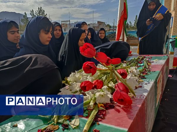آماده‌سازی دبیرستان هاجر بیرجند برای استقبال از شهید گمنام 
