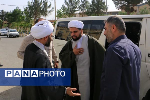 مراسم زیر سایه خورشید و غباروبی ضریح مطهر بی بی سکینه خاتون(س) در بخش صفادشت ملارد