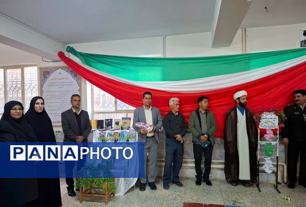 نواخته شدن زنگ کتاب و کتابخوانی در دبیرستان سمیه نوخندان