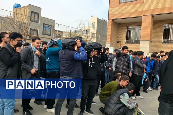 اجرای مانور زلزله با حضور مسئولان در مدرسه استاد مطهری رباط‌کریم