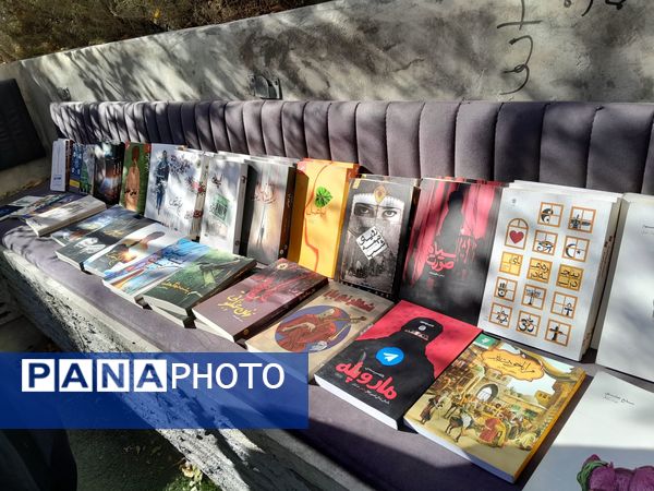 برپایی نمایشگاه کتاب در دبیرستان سلاله ناحیه یک کرج 