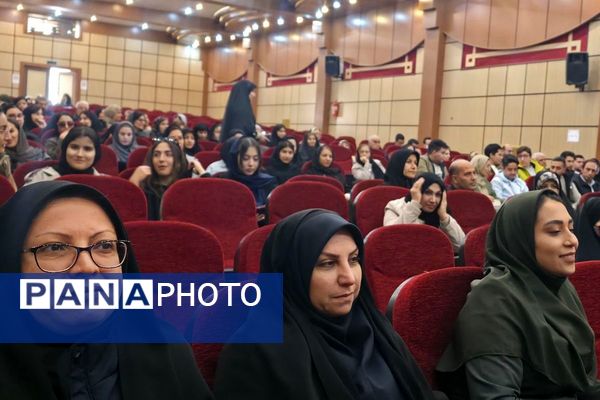 آیین تجلیل از ۷۰ رتبه برتر و ۱۸ مقام برتر یازدهمین جشنواره خوارزمی