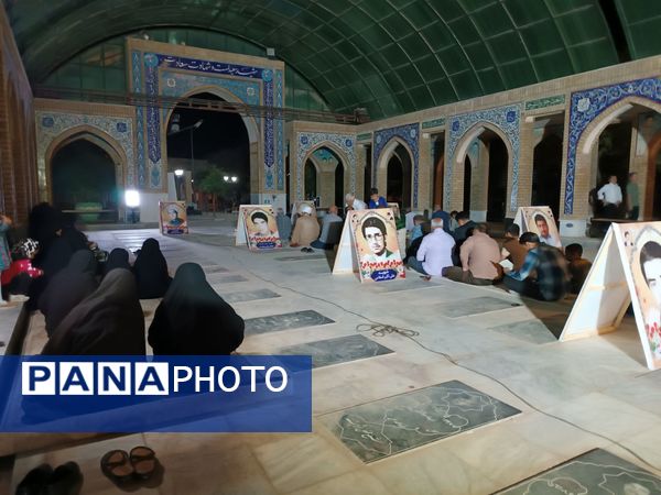 مراسم قرائت زیارت عاشورا به‌مناسبت هفته دفاع مقدس در مزار شهدای خلیل آباد