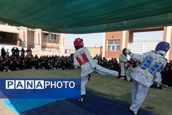 برگزاری المپیاد ورزشی درون مدرسه‌ای در مدرسه علامه مجلسی شهرستان پیشوا