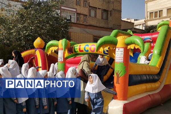 خانه کودک در مدرسه؛ تجربه‌ای نو برای دانش‌آموزان ورامینی 