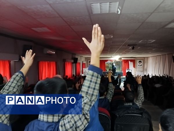 اکران نمایش عروسکی در منطقه رضویه 