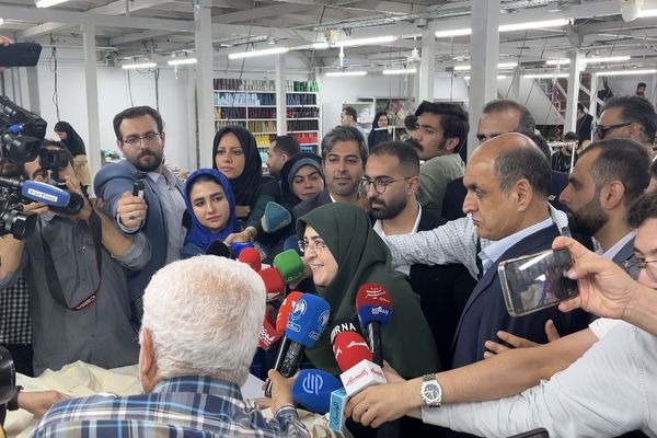 بازدید مهاجرانی از ۲ مجتمع تولیدی در بندر انزلی