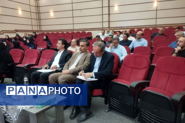 ترسیم نقشه راه مدیریت مدارس؛ برگزاری همایش مدارس تراز ویژه مدیران متوسطه اول در شهرستان قدس