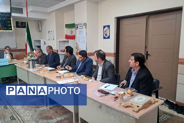  جلسه مدیران قطب ۵ دوره ابتدایی در مدرسه قائم(عج) بهارستان‌دو