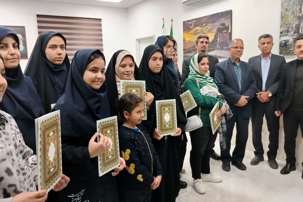 تجلیل از برگزیدگان پویش‌های گردشگری و فرهنگی شهردار ملایر