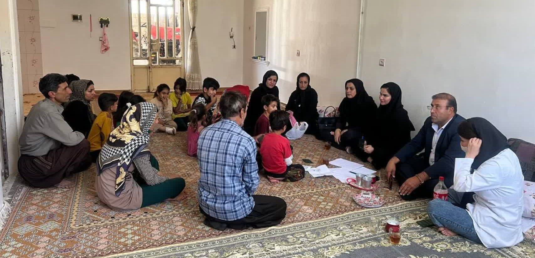 غربالگری سلامت روان خانواده شهید والامقام امیرعلی فلاح‌ و خانواده مجروحان در منزل ایشان