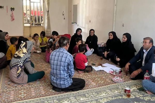 غربالگری سلامت روان خانواده شهید والامقام امیرعلی فلاح‌ و خانواده مجروحان در منزل ایشان