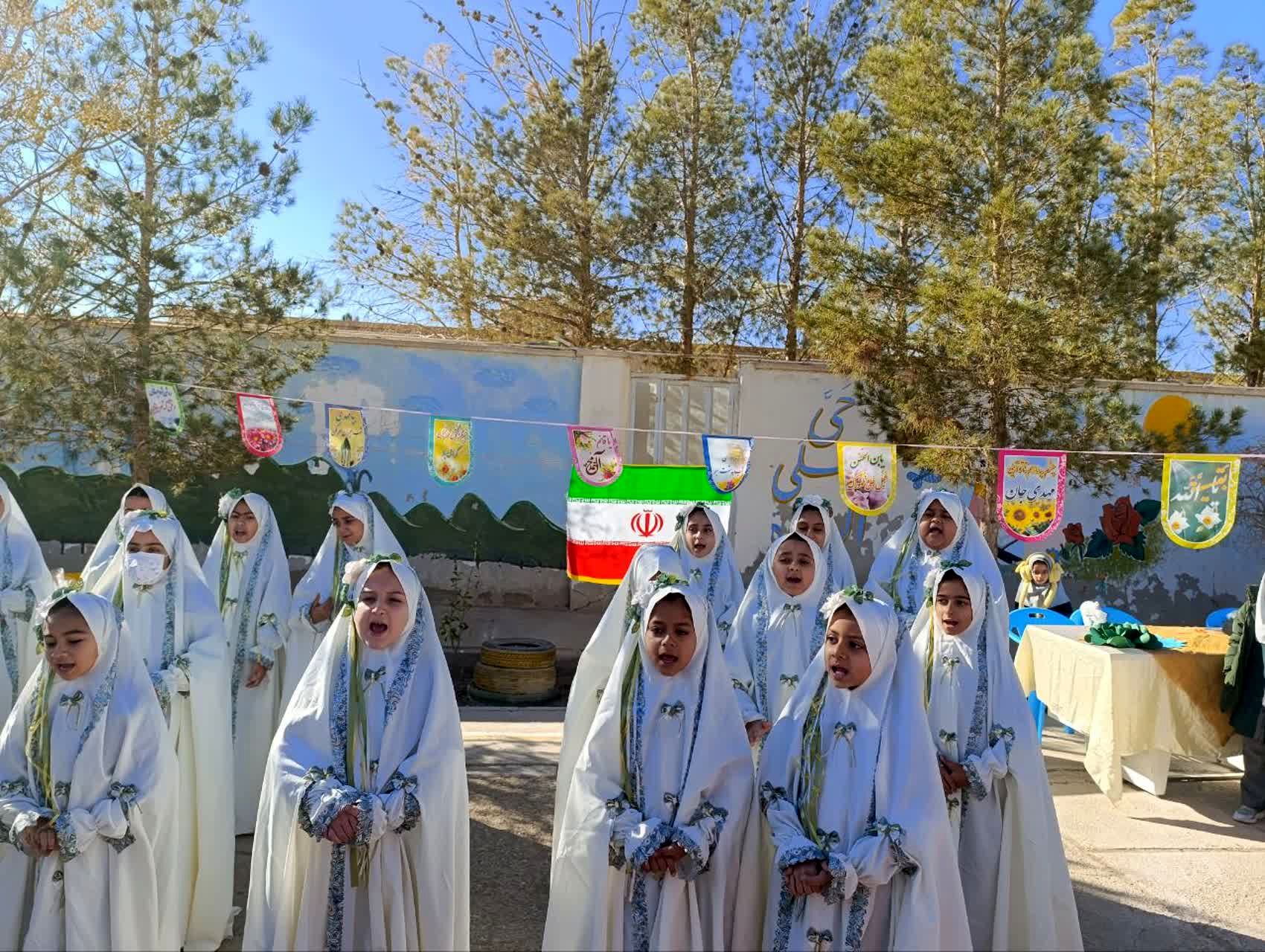 شور و هیجان هفته فرهنگ و هنر در دبستان خدیجه کبری ابرکوه