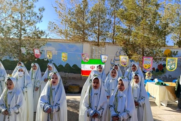 شور و هیجان هفته فرهنگ و هنر در دبستان خدیجه کبری ابرکوه