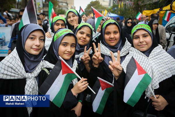 نقش دانش آموزان در ۱۳ آبان فراموش نشدنی است