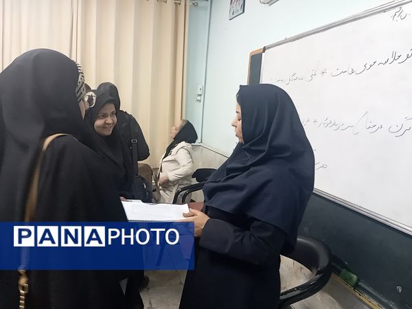 تحویل کارنامه در دبیرستان نمونه اندیشه