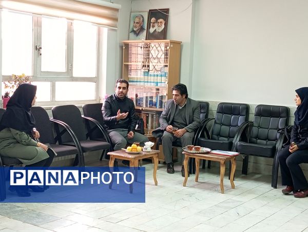 تیم مشاوره استان در هنرستان حضرت زهرا(س) شهرستان بن