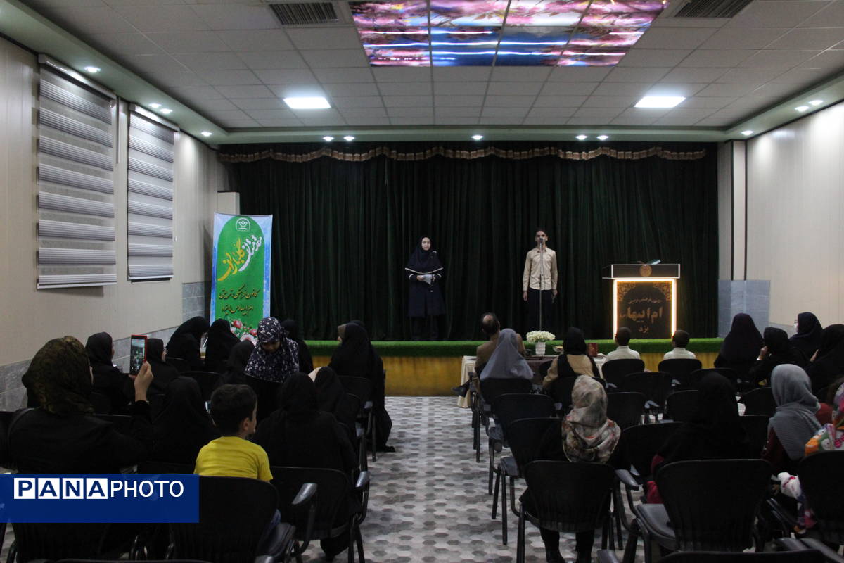 مراسم حافظ خوانی در کانون ام ابیها یزد