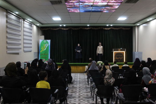 مراسم حافظ خوانی در کانون ام ابیها یزد