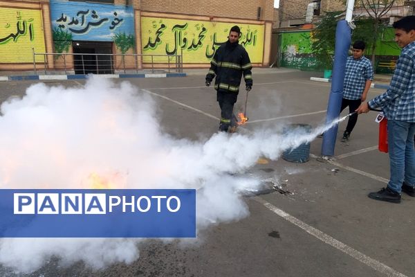 مانور زلزله و ایمنی در مدارس شهرستان ورامین 