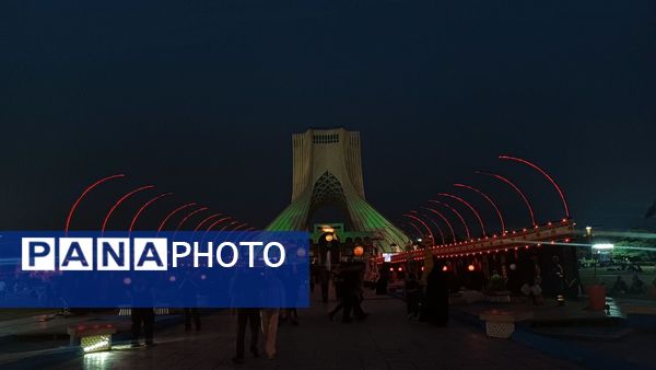 شکوه سوگ در میدان آزادی
