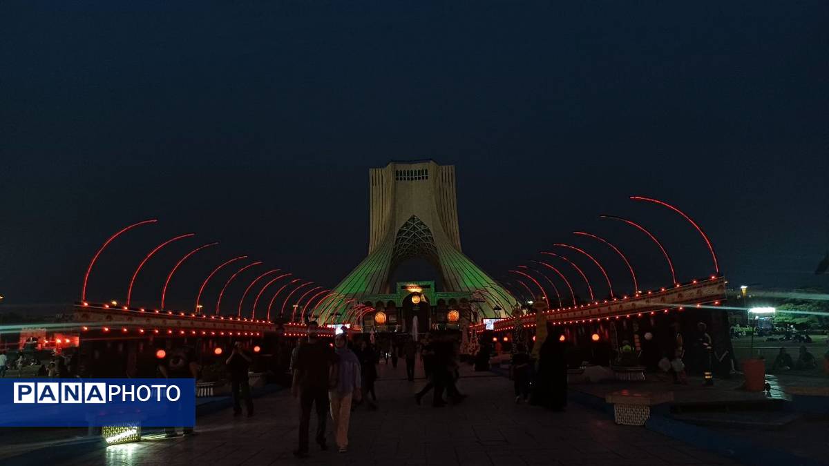 شکوه سوگ در میدان آزادی