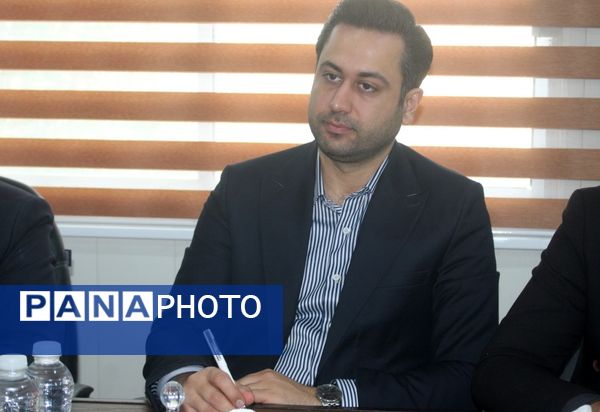 جلسه برنامه‌ریزی بزرگداشت هفته دفاع مقدس در اداره‌کل آموزش و پرورش استان بوشهر