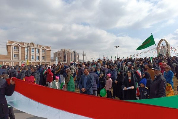 حضور دانش‌آموزان در راهپیمایی ۲۲ بهمن شهرستان پردیس 