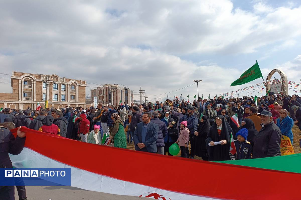 حضور دانش‌آموزان در راهپیمایی ۲۲ بهمن شهرستان پردیس 