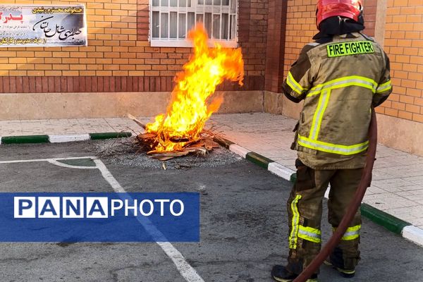 مراسم پدافند غیرعامل در دبیرستان بشارت بهارستاندو