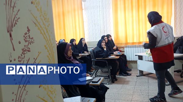 کارگاه آموزشی کمک‌های اولیه سازمان دانش‌آموزی ناحیه 2 کرج 