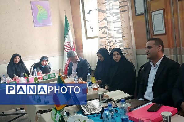 نشست تخصصی کارشناسان فنی و حرفه ای و کاردانش استان تهران در اسلامشهر