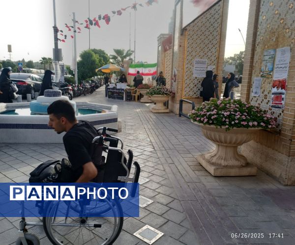 مراسم بزرگداشت شهدای حملات تروریستی رژیم صهیونسیتی در گلستان شهدای اصفهان 
