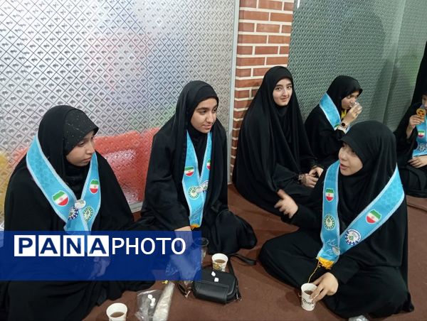 خادمان کوچک، ارادت بی کران