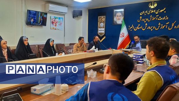 نشست دانش‌آموز خبرنگاران پانا استان البرز با مدیرکل آموزش‌وپرورش به مناسبت روز خبرنگار