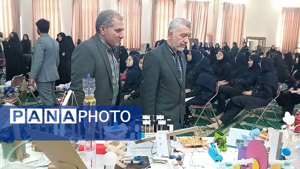 دختران شاهد قفلی خلاقیت خود را در نمایشگاه پژوهش به نمایش گذاشتند