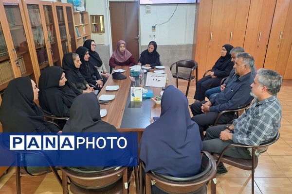 اولین جلسه هیات امنا و انجمن اولیا و مربیان دبیرستان پویش