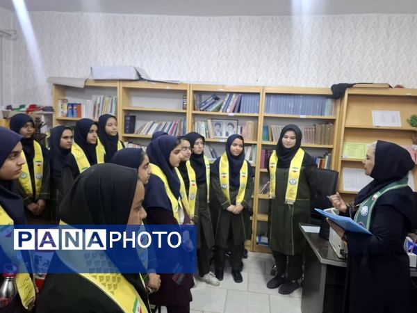 بازدید مدرسان کشوری سازمان دانش‌آموزی از دبیرستان تمام تشکیلاتی عفت