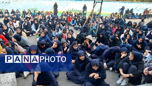 مراسم روز دانش‌آموز در دبیرستان هوشنگی