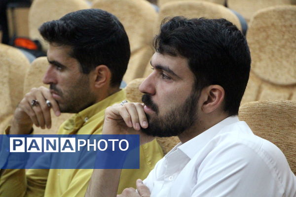 نشست معلمان شهر یزد با محسن قنبریان در یزد