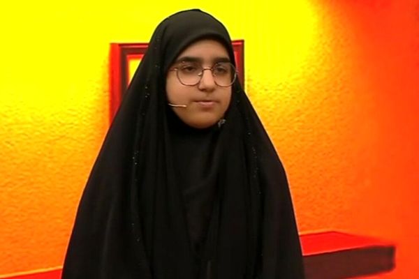 حضور دانش‌آموز نخبه قرآنی دبستان شاهد ام البنین (س) در برنامه «مثبت آموزش» شبکه آموزش