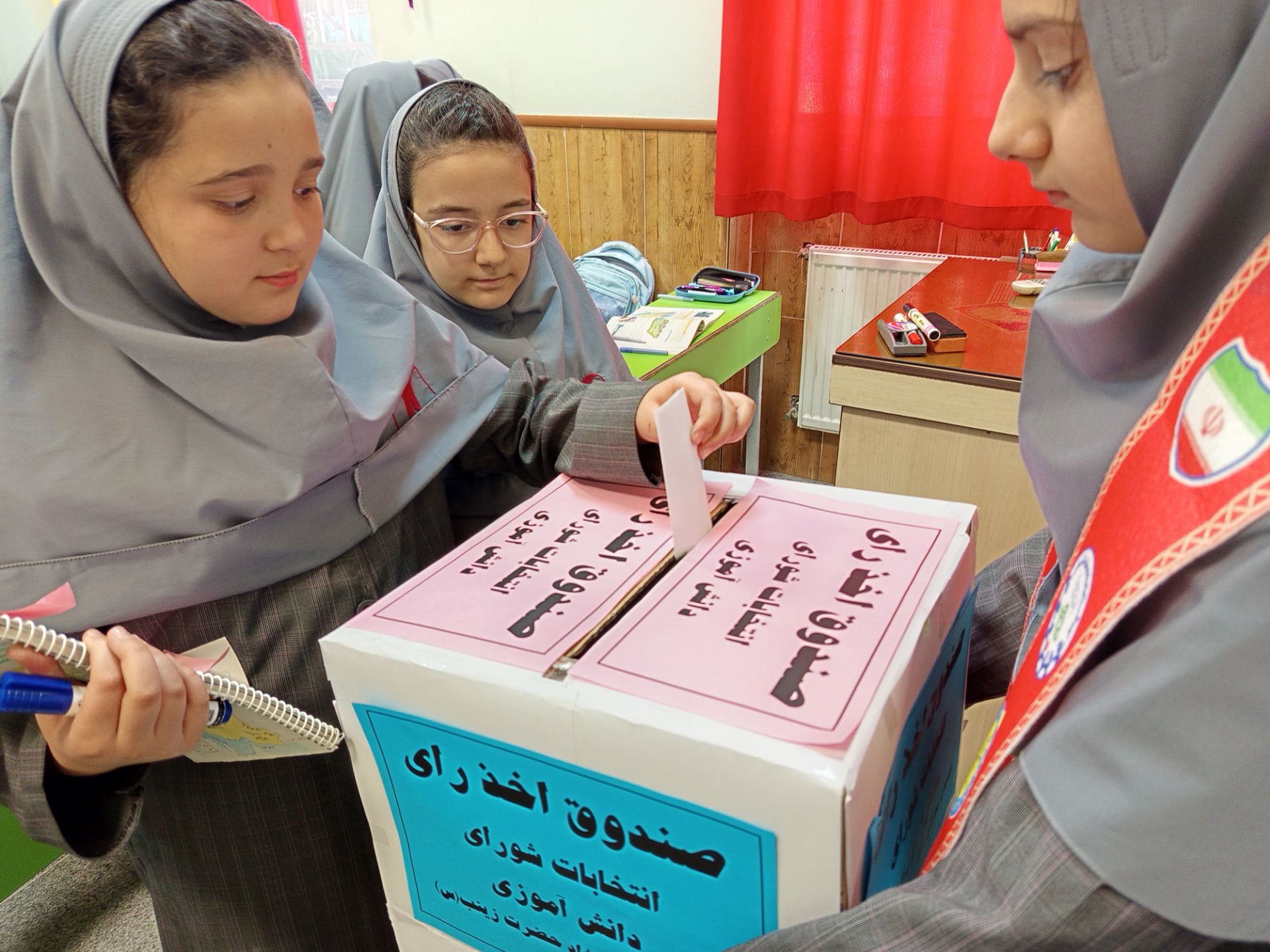 هیجان انتخابات شورای دانش‌آموزی در دبیرستان مصلی نژاد حضرت زینب