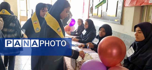 انتخابات شورای دانش آموزی در دبیرستان نرجس 