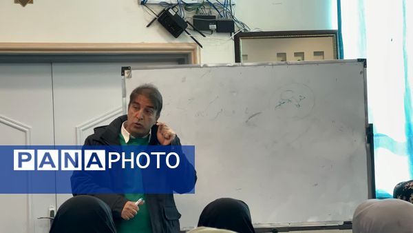 دومین جلسه آموزش خانواده دبیرستان شهید تیمسار فلاحی ناحیه یک کرج 